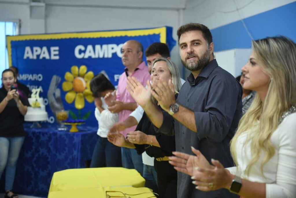 Prefeito e primeira dama participam da comemoração dos 27 anos da APAE