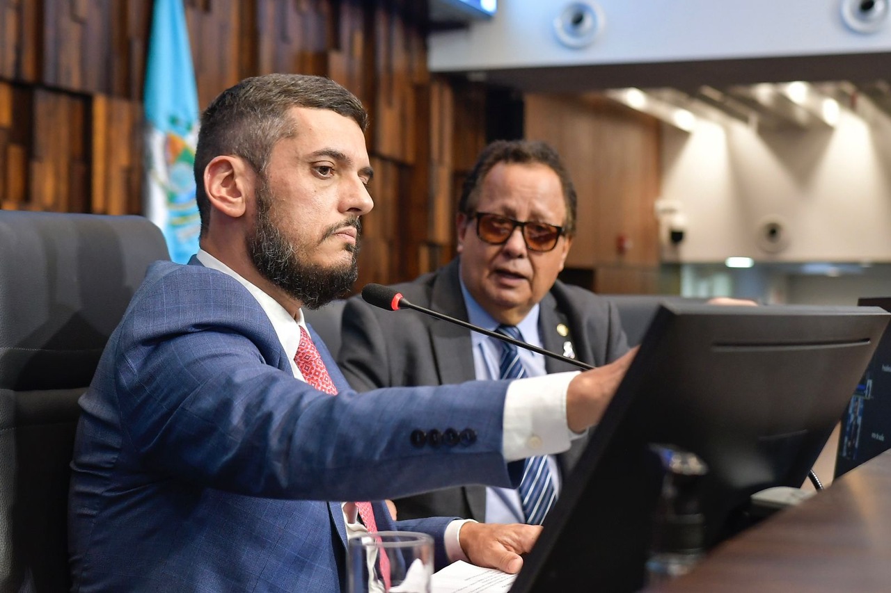 Justiça proíbe Rodrigo Amorim e outros dois deputados de entrar na