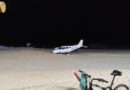 Avião monomotor faz pouso de emergência em praia de Maricá. Veja o vídeo